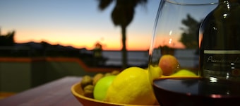VILLA WITH VIEWS OF THE SEA 200 METERS FROM A BROAD BEACH SAND
