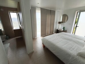 4 bedrooms, iron/ironing board, travel cot, free WiFi