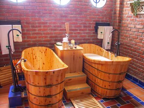 Couples treatment rooms, sauna, aromatherapy, hot stone massages - Casa Bohemia (Campoalegre)