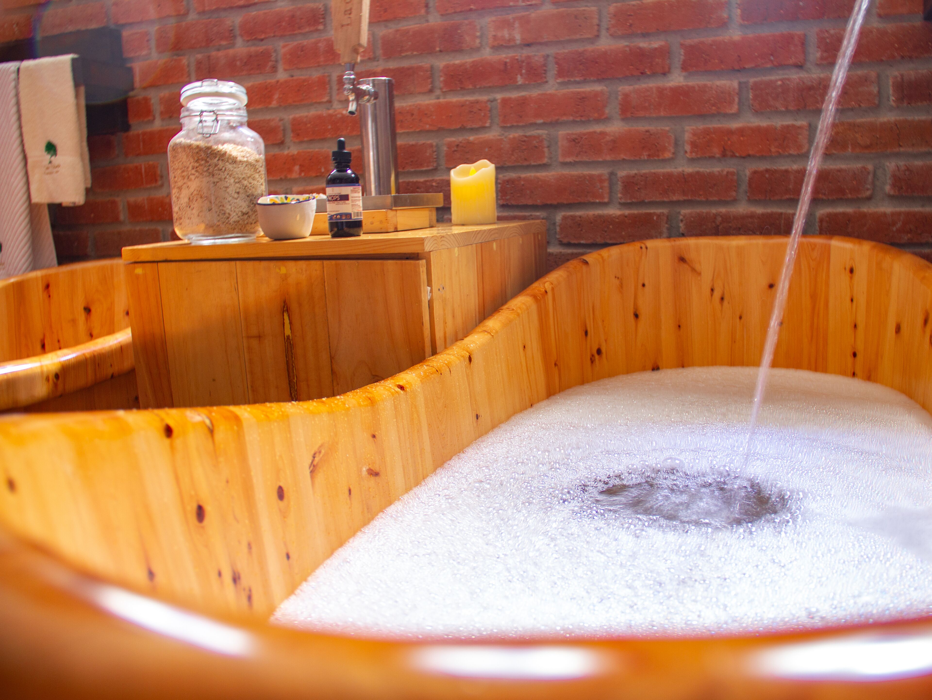 couples treatment room(s), sauna, aromatherapy, hot stone massages