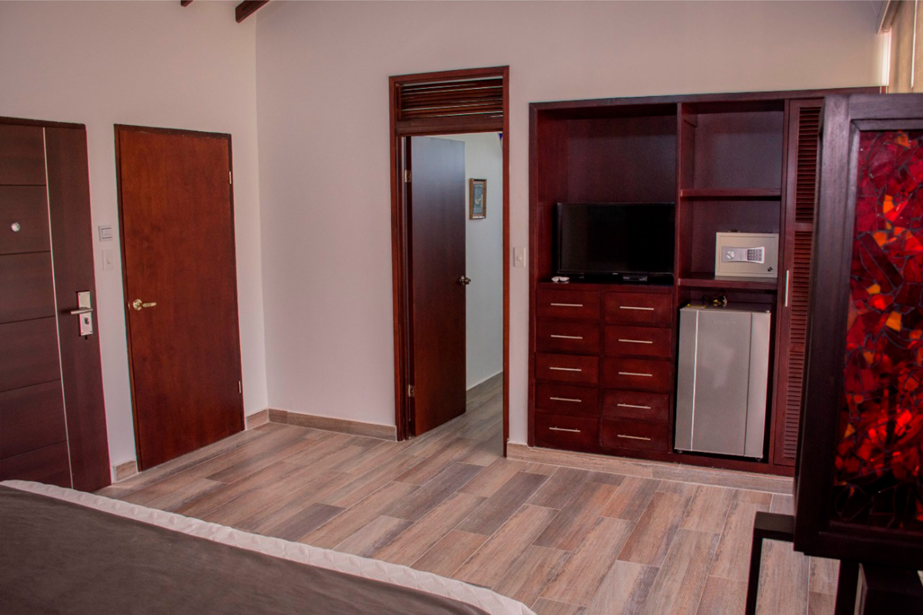 luxury room | 1 bedroom, minibar, in-room safe, soundproofing