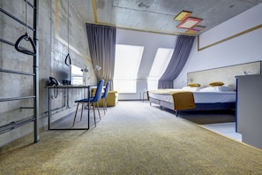 Deluxe-Doppelzimmer, 1 Queen-Bett | 1 Schlafzimmer, schallisolierte Zimmer, Bügeleisen/Bügelbrett