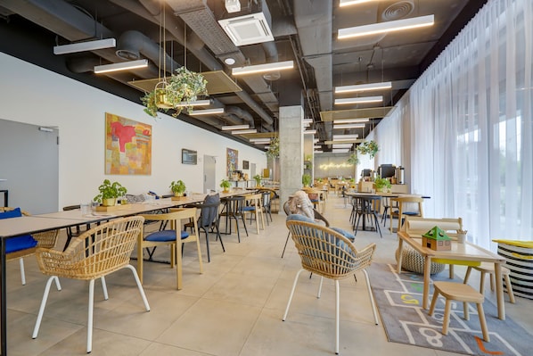 Tägliches Frühstücksbuffet (55 PLN pro Person)