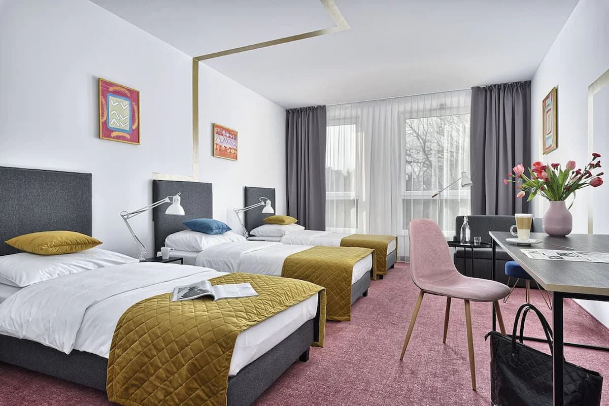 Standard Triple Room | 1 bedroom, soundproofing, iron/ironing board, free WiFi