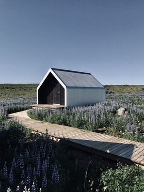 Twin Room, Shared Bathroom | Blackout drapes, soundproofing, free WiFi, bed sheets - iStay Cottages (Suðurnesjabær)