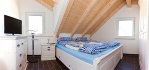 3 bedrooms, iron/ironing board, travel cot, free WiFi