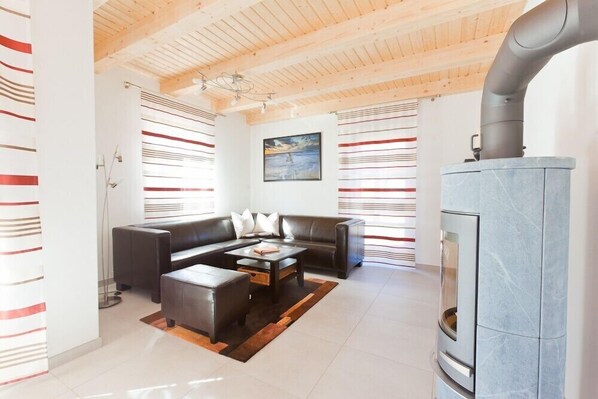 Smart TV, fireplace, DVD player, books