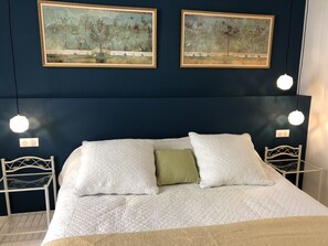 غرفة ديلوكس مزدوجة أو بسريرين منفصلين (La Chambre Bleue) | أغطية فراش متميزة وأسرّة بطبقة علوية مريحة وبديكورات فريدة لكل غرفة
