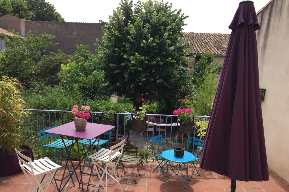 "les secrets de Maria" at the foot of the Cité with terrace
