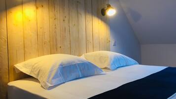 2 bedrooms, iron/ironing board, travel cot, free WiFi