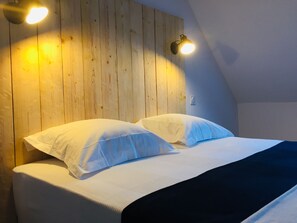 2 bedrooms, iron/ironing board, travel cot, free WiFi