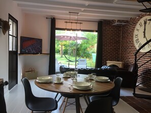 Dining - REST AND RELAXATION AT THE COTTON ORCHARD. Free parking. (La Fresnais)