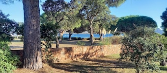 Porto-Vecchio. Marina di fiori. superb waterfront villa. swimming pool. tennis 