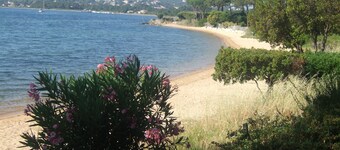 Porto-Vecchio. Marina di fiori. superb waterfront villa. swimming pool. tennis 
