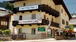 Exterior - SnowBunnys BackPackers Hostel (Kitzbuhel)