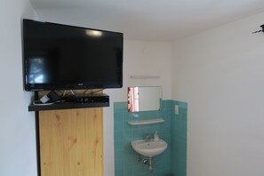 Economy Twin Room | Room amenity