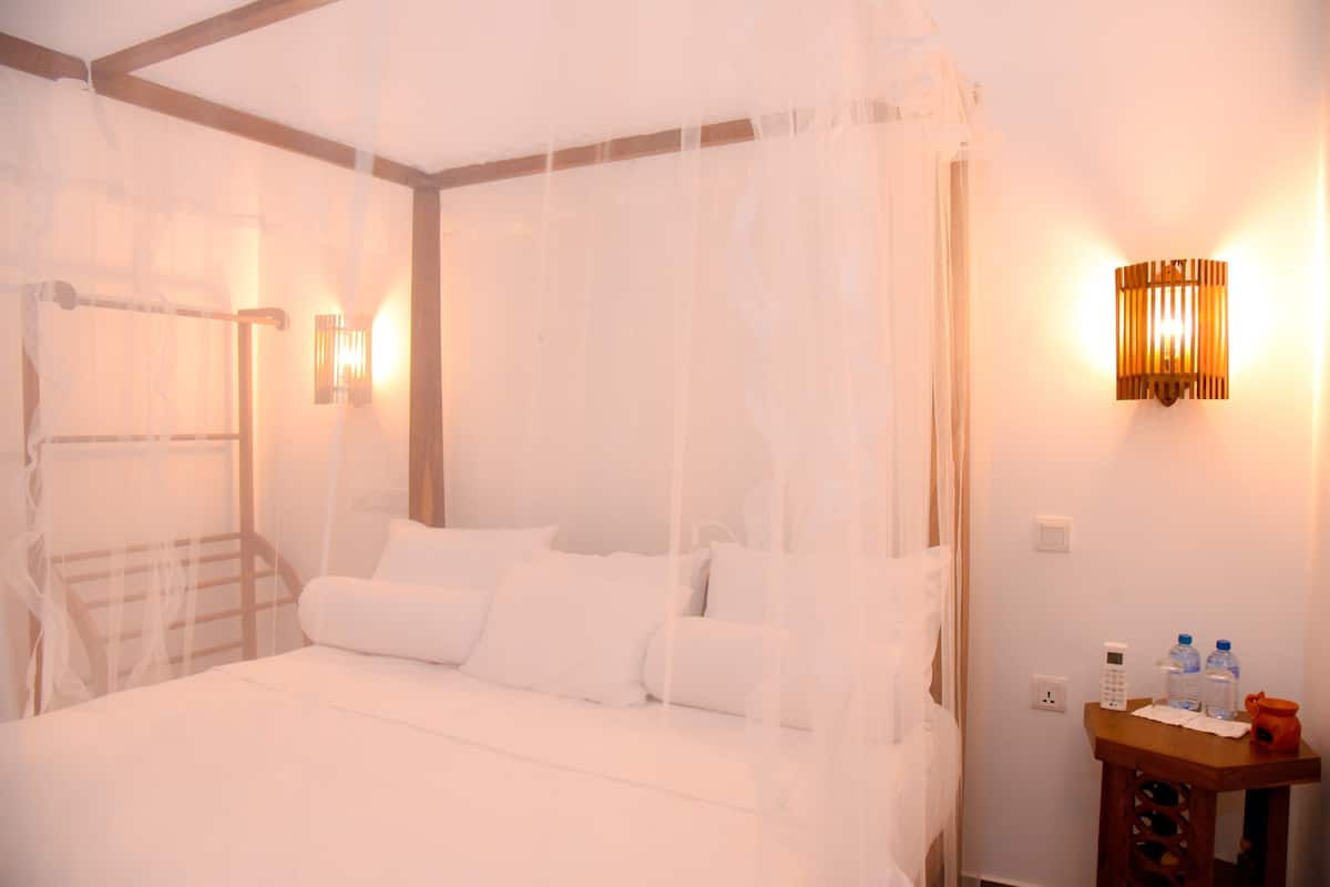 Deluxe Room | 1 bedroom, hypo-allergenic bedding, down comforters, pillowtop beds