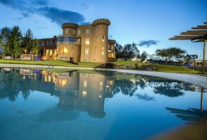 Outdoor pool - Tafaria Castle (Ndaragwa)