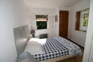 8 bedrooms, iron/ironing board, WiFi - Small Hamlet of Stone Houses XVII, LES GARIDELS 07140 GRAVIERES (Gravières)