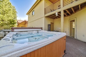 House, 4 Bedrooms | Outdoor spa tub - Larson Lane 217 - 4 Br Home (Frisco)