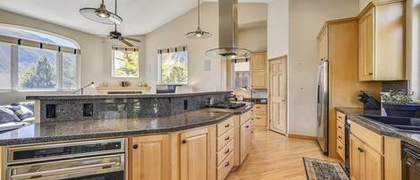 House, 4 Bedrooms | Private kitchen | Cookware/dishes/utensils
