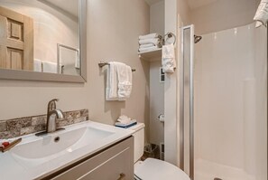 Condo, 1 Bedroom | Bathroom