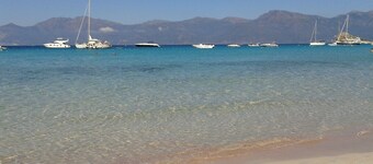 Nice studio, quiet, 2 minutes from the marina of St Florent.