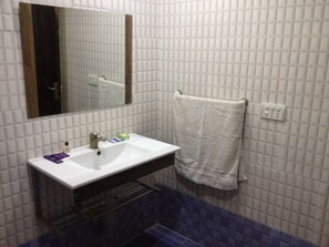 Slippers, towels - Quick Continental Hotel (Lahore)