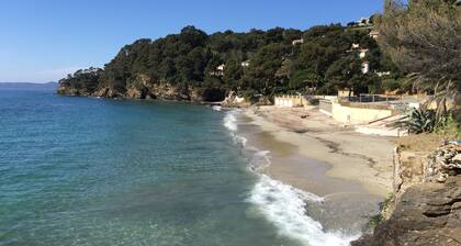 Family villa with pool, A/C, sea view and Golden Islands (10 people)
