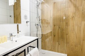 Shower, free toiletries, hair dryer, towels