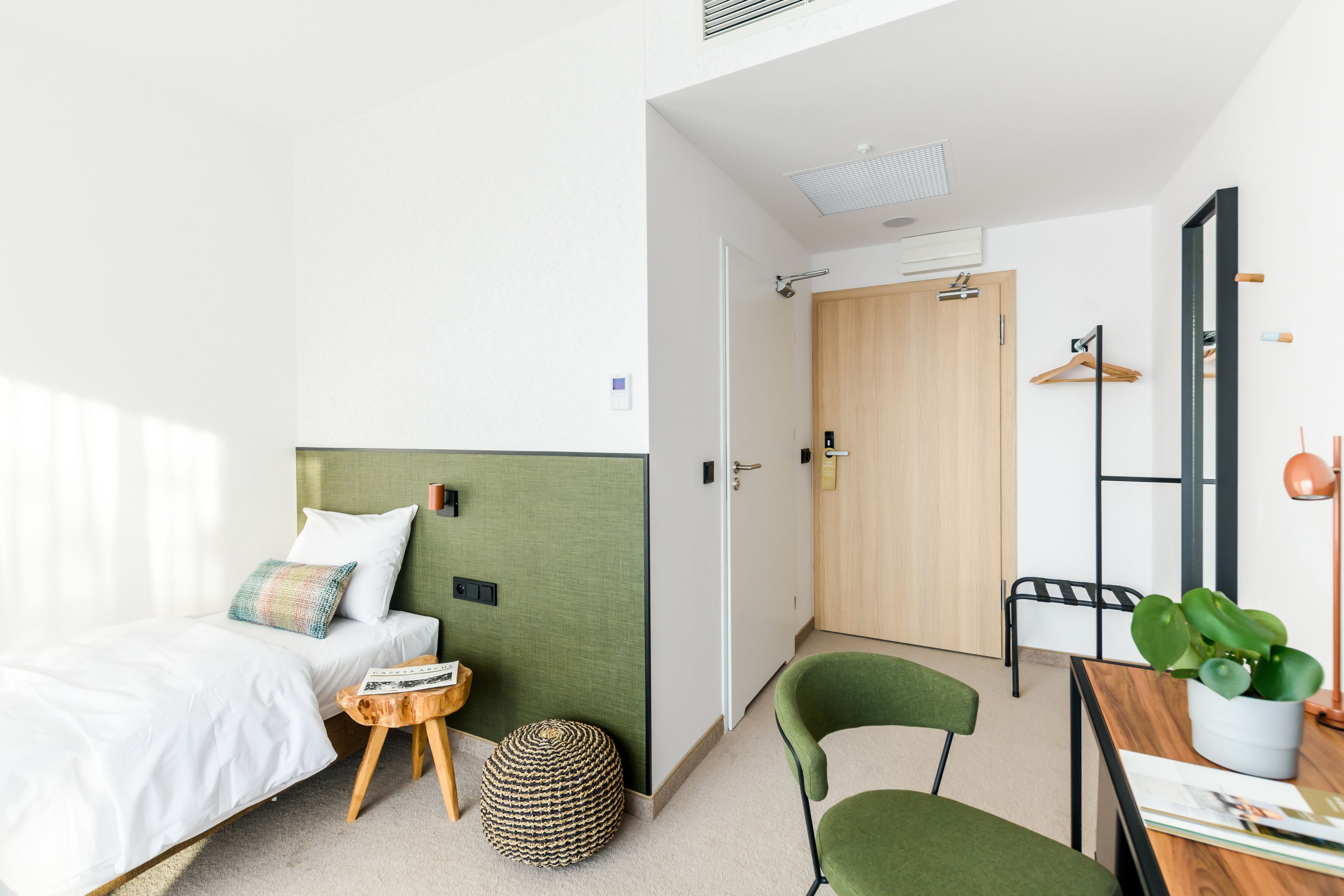 single room | in-room safe, blackout curtains, iron/ironing board