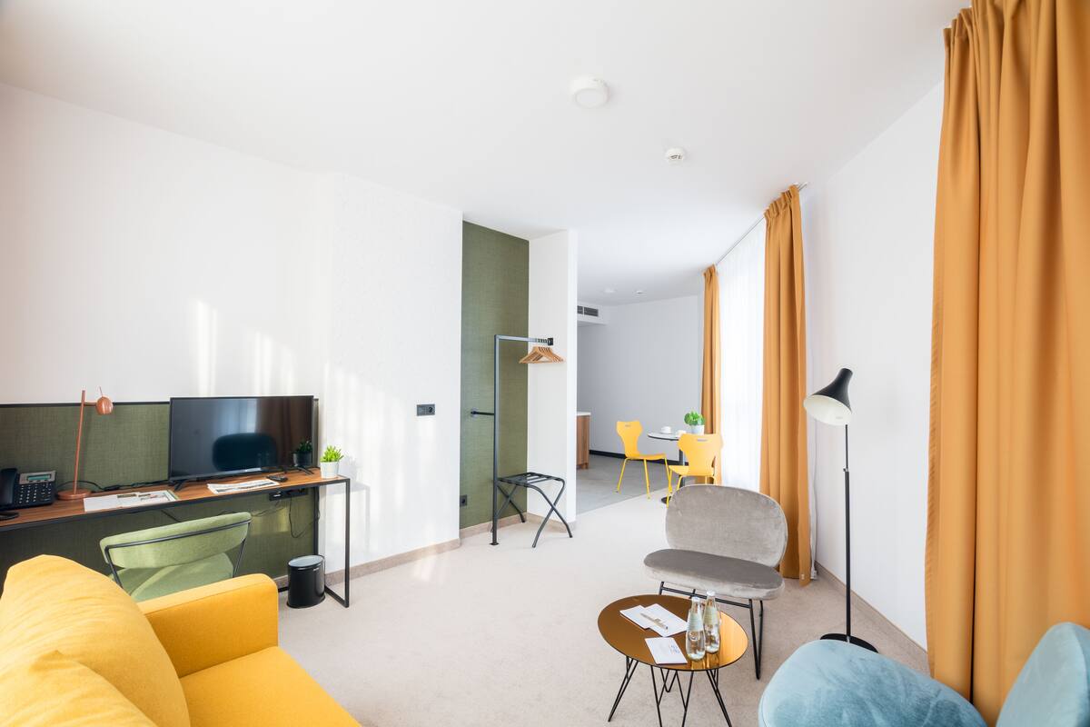 Departamento Deluxe | Caja de seguridad en la habitación y cortinas blackout