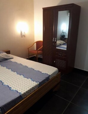 Quarto casal | Escrivaninha, Wi-Fi de cortesia