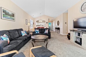 Condo, 3 Bedrooms | Living area
