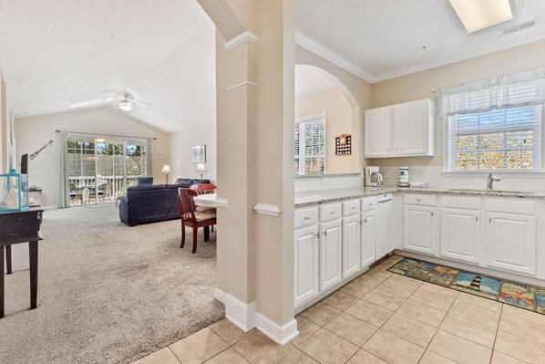 Huoneisto, 3 makuuhuonetta | Yksityinen keittiö | Jääkaappi, mikroaaltouuni, uuni, astianpesukone