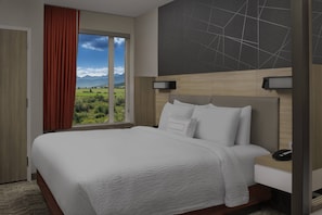 Escritorio, tabla de planchar con plancha, cunas gratuitas y wifi gratis