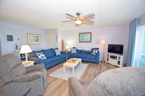 Living area | TV - Harbour Island 303L 2 Bedroom Condo by RedAwning (Ocean City)
