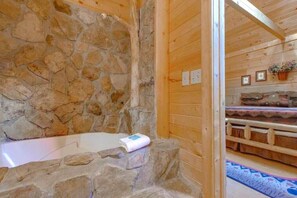 Spa - Pet-friendly Cabin in the Hills! HOT TUB + Wifi (Sevierville)