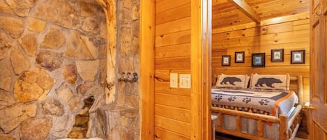 2 bedrooms, iron/ironing board, travel cot, free WiFi