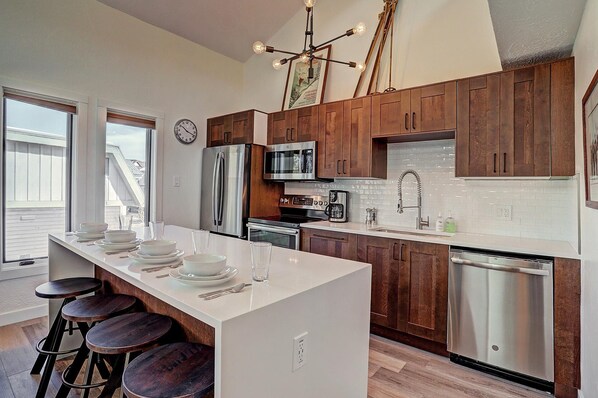 Condo, 1 Bedroom | Private kitchen | Fridge, microwave, oven, dishwasher - Lances West 13 1 Bedroom Condo by RedAwning (Breckenridge)