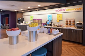 Free daily self-serve breakfast - Tru by Hilton Coppell DFW Airport North (Coppell)