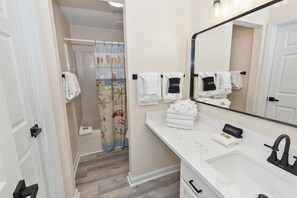 Condo, 3 Bedrooms | Bathroom | Towels