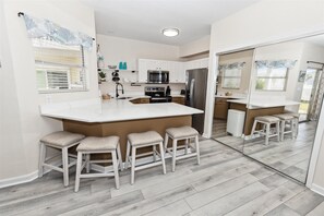 Condo, 3 Bedrooms | Private kitchen | Fridge, oven, coffee/tea maker, toaster