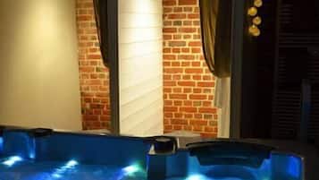 Indoor spa tub