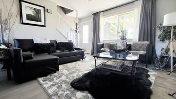 Smart TV, fireplace, stereo