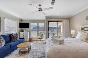 Studio | Living area