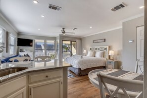 1 habitación, tabla de planchar con plancha, wifi gratis y ropa de cama