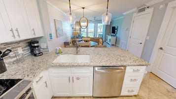 Condo, 2 Bedrooms | Private kitchen | Fridge, oven, coffee/tea maker, toaster
