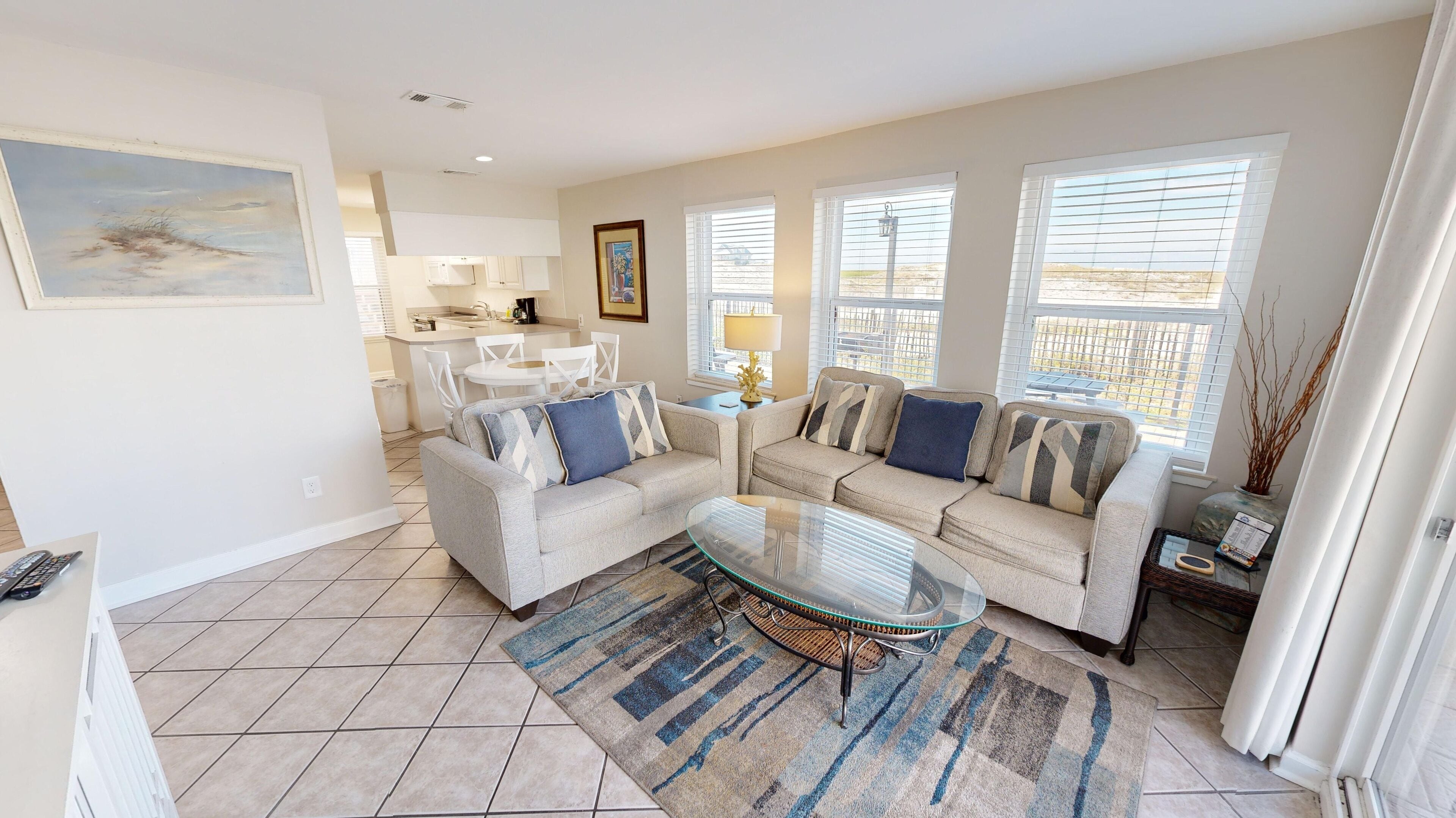 Condo, 2 habitaciones | Área de sala de estar | Televisión 