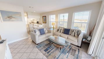 Condo, 2 Bedrooms | Living area